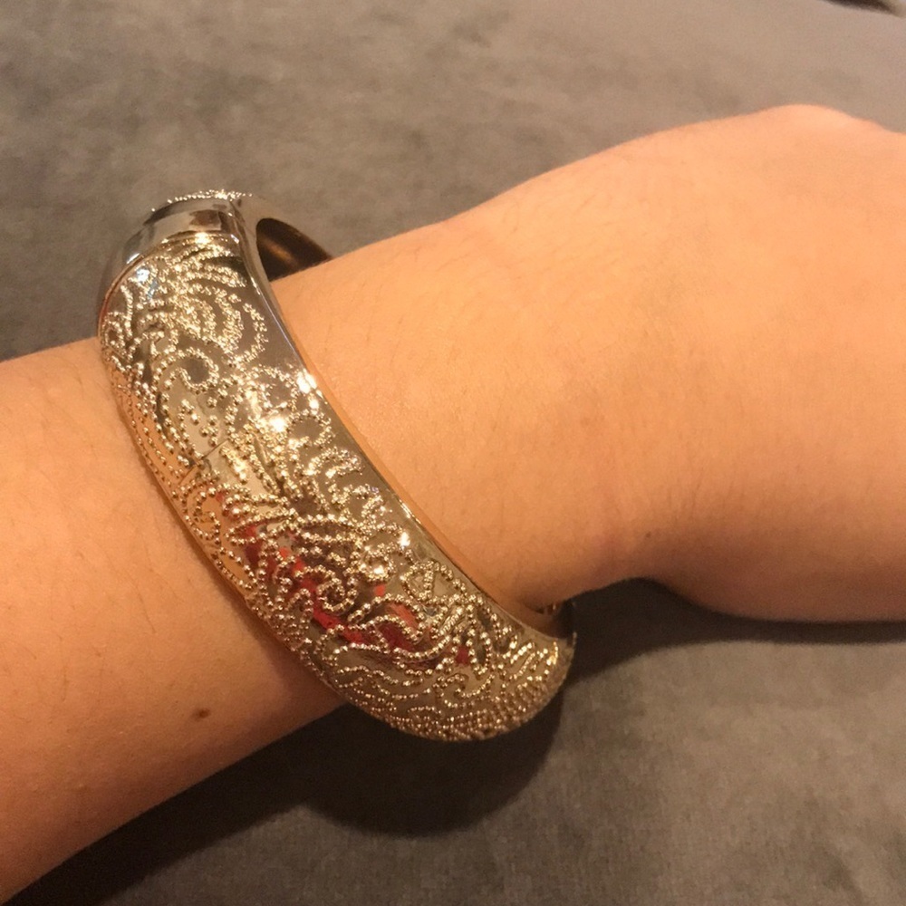 Gold Ornate Filigree Magnetic Hinge Bangle Bracelet Floral Scroll Pattern